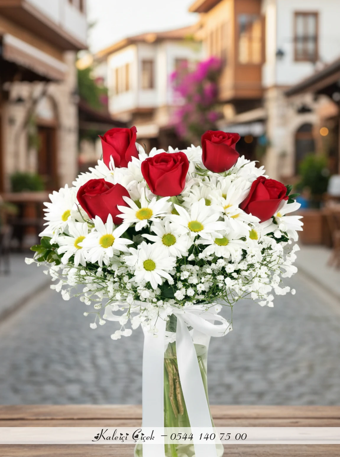 5 Gül Ve Papatyalar Cam Vazo