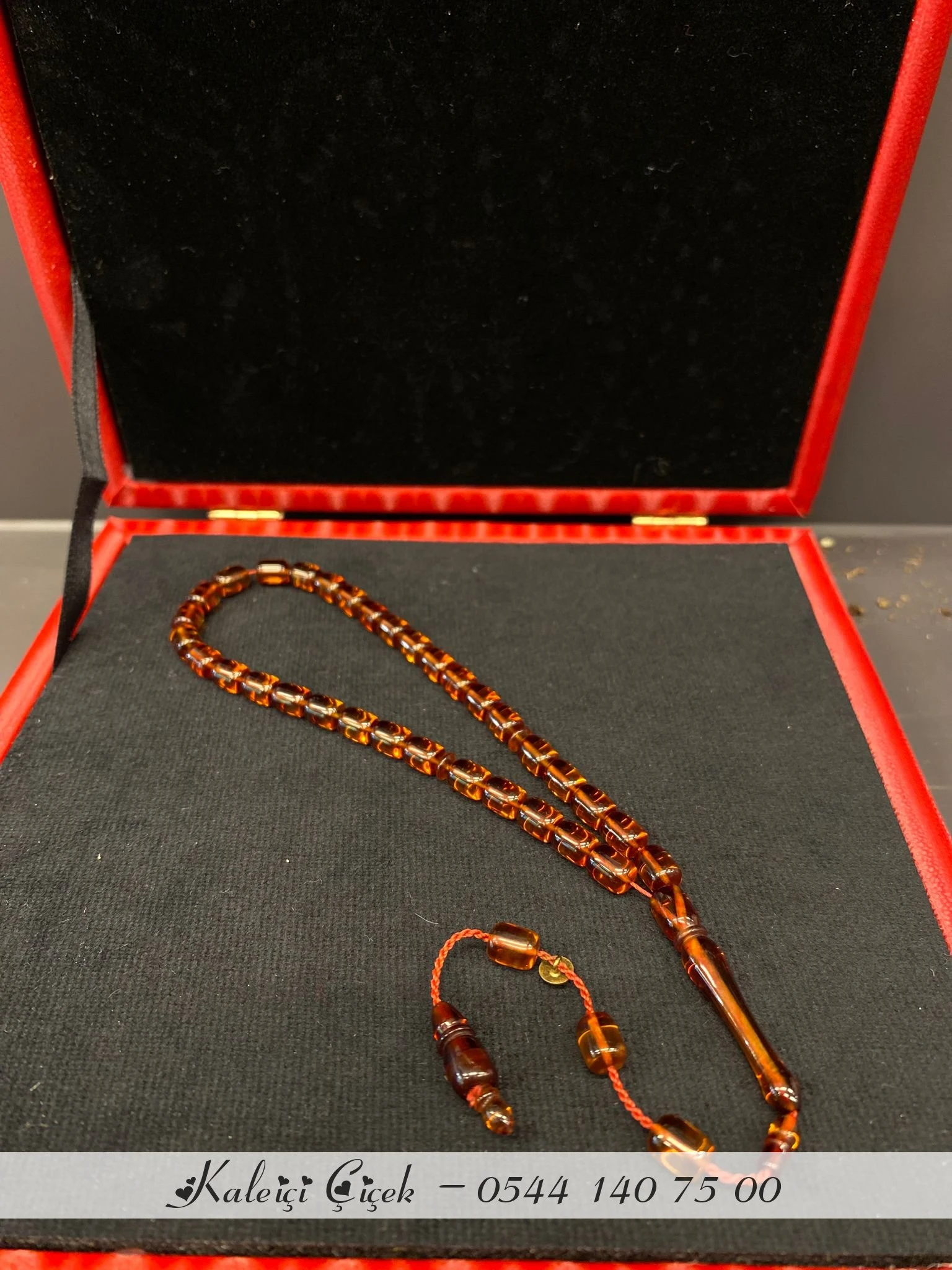 Alman Zari Ateş Kehri̇bar Kara Kullukçu Usta Kesi̇m