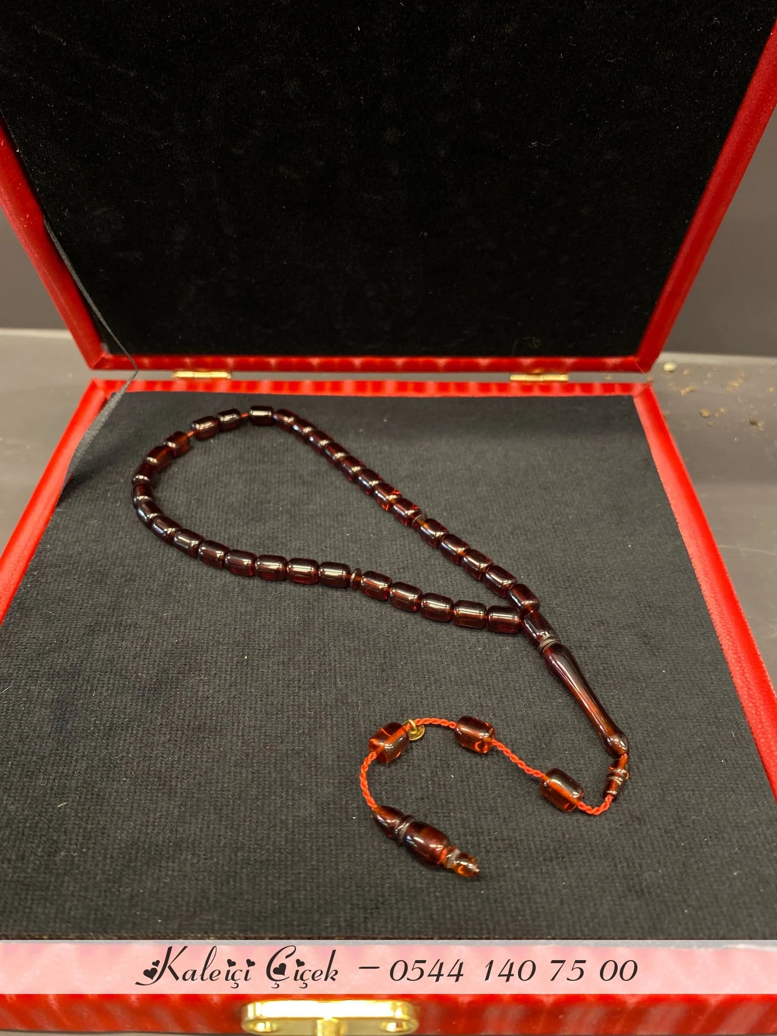 Alman Zari Ateş Kehri̇bar Kara Kullukçu Usta Kesi̇m