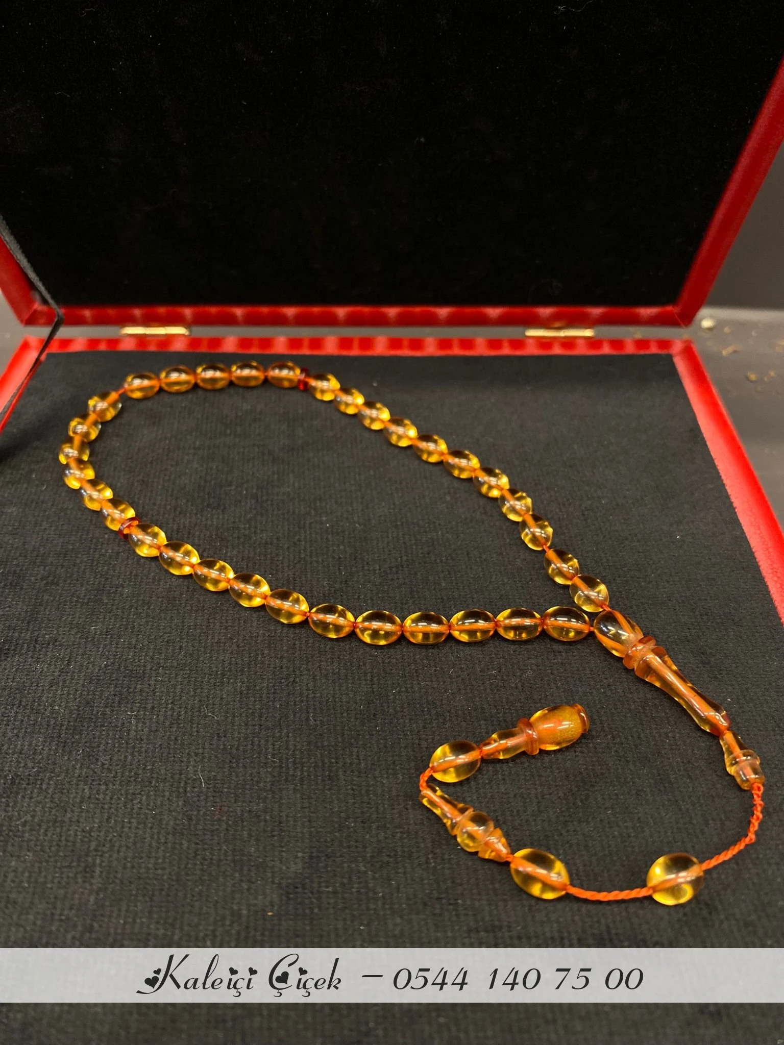 Alman Zari Sıkma Kehri̇bar Usta Kesi̇m