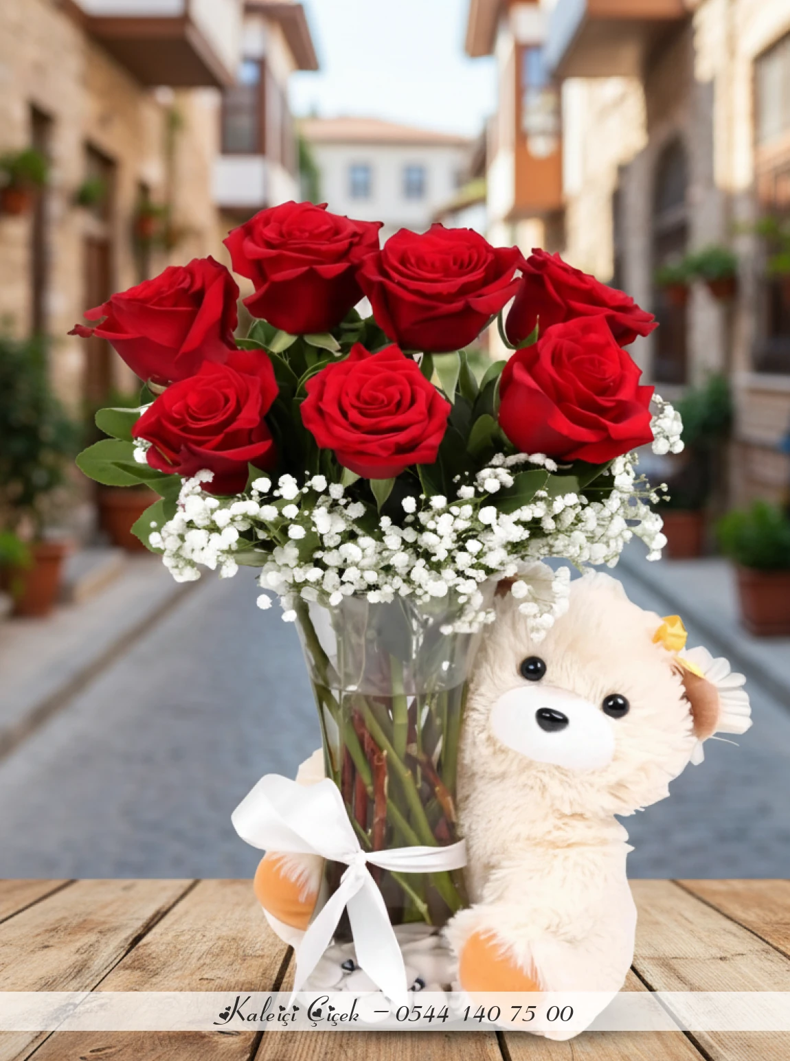 Ayıcıklı Cam Vazo'da Ayıcıklı Gül