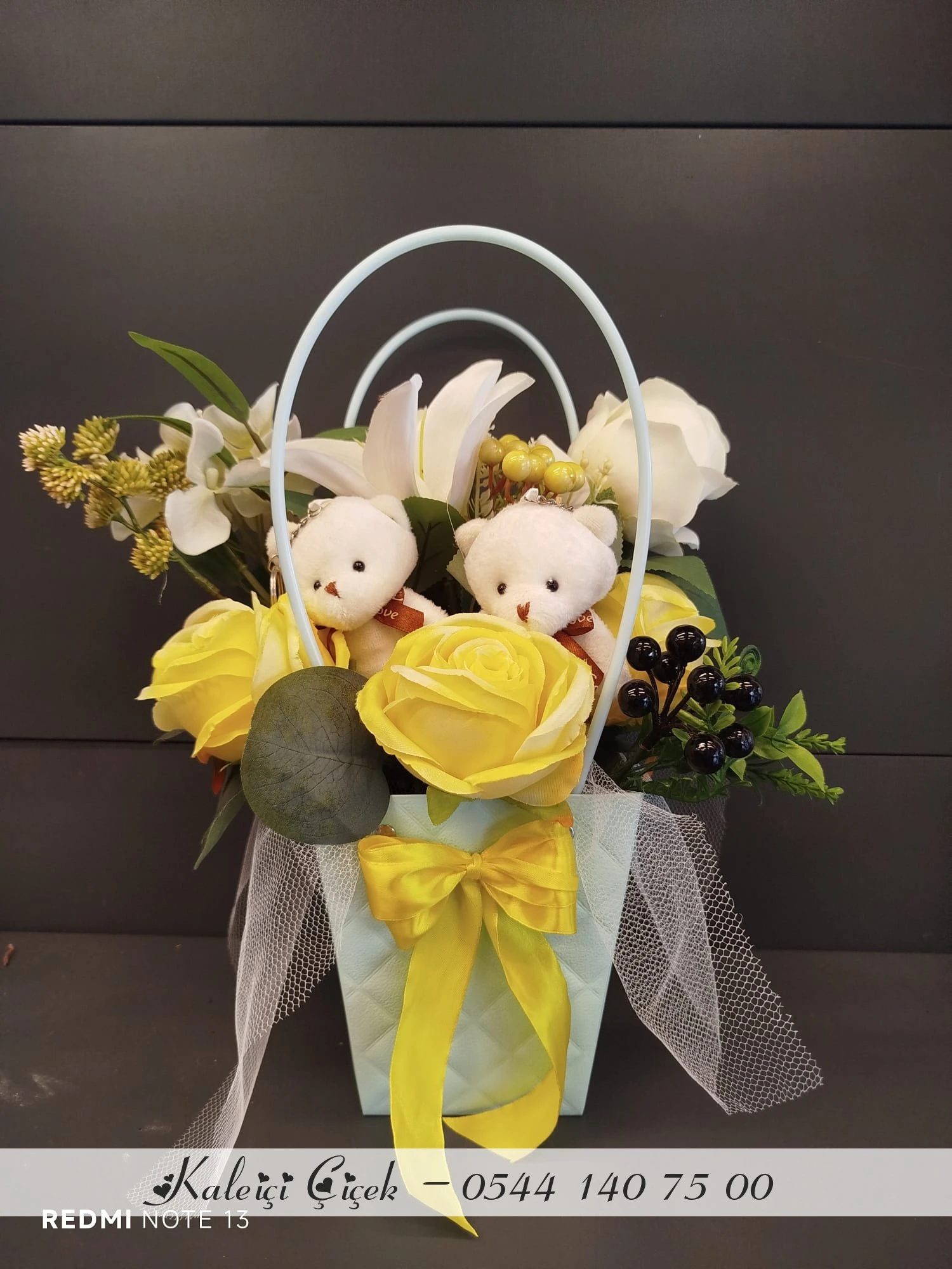 Çantada Çiçekler Ve Sevimli Ayıcıklar