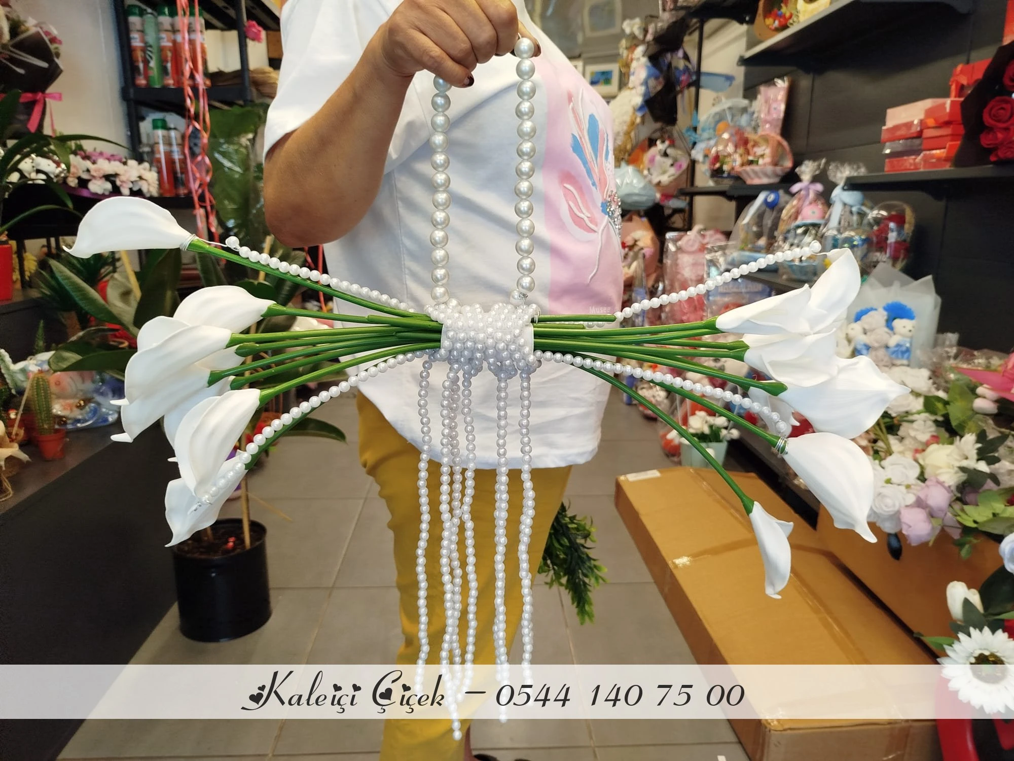 Gala Çiçekli İncili Gelin Buketi