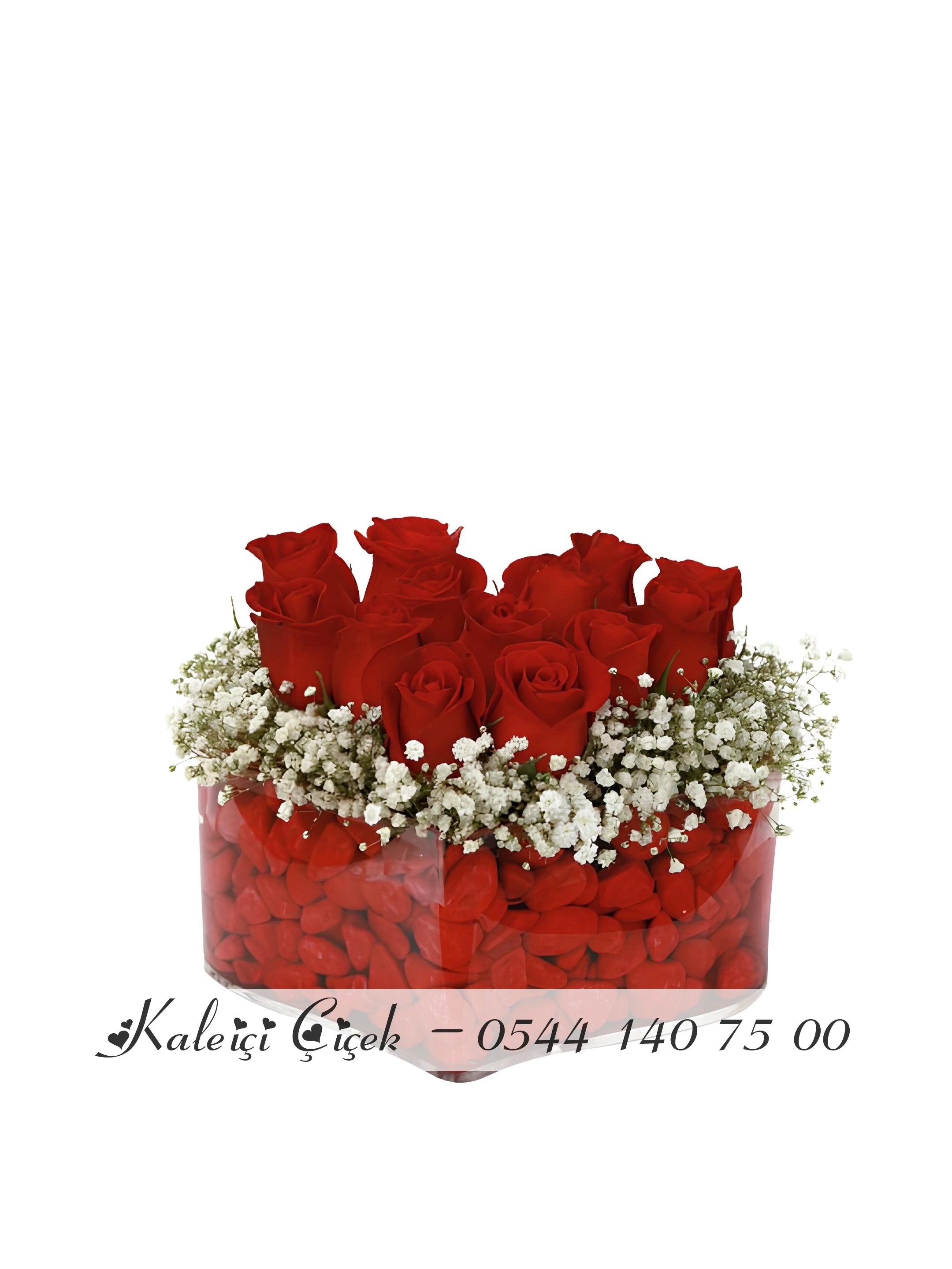 Kalp Şeklinde Kutuda 12 Adet Güller