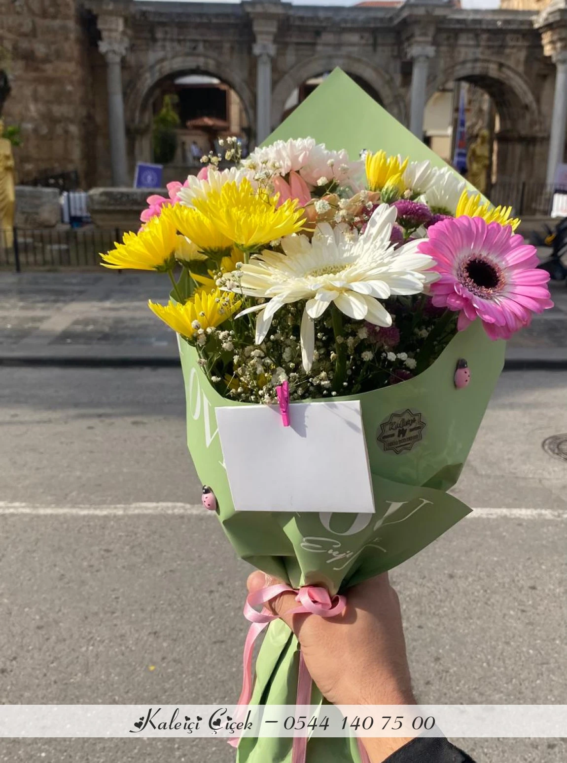 Kasimpati Gerbera Buketi̇ Renkli̇