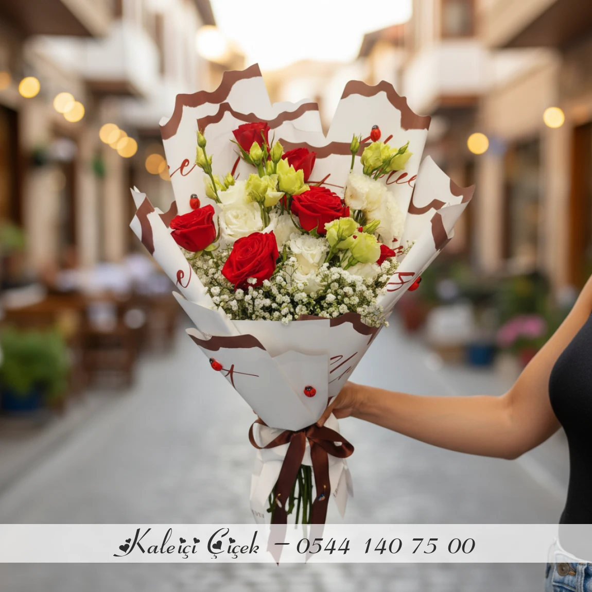 Kirmizi Gül Ve Li̇syantus Buketi̇