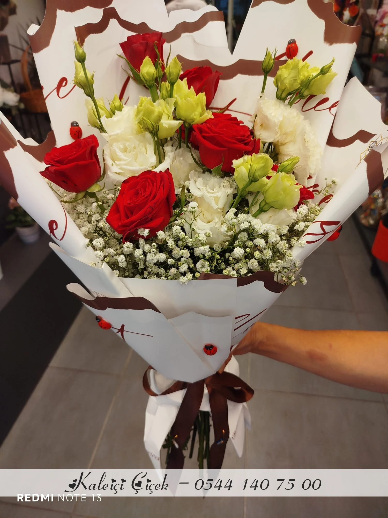 Kirmizi Gül Ve Li̇syantus Buketi̇