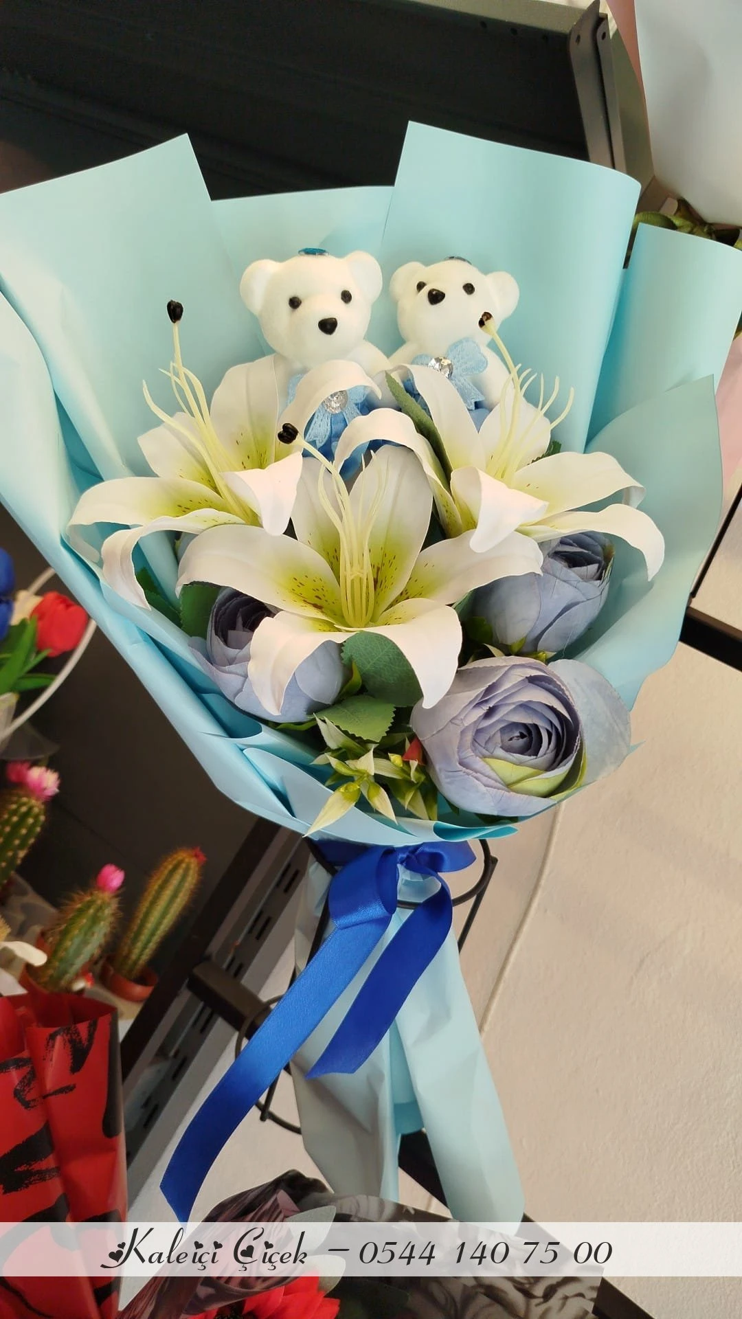 Lilyum, Güller Ve Sevimli Ayucuklar