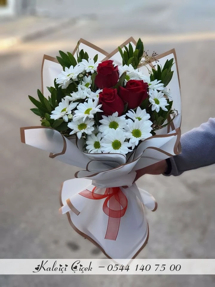 Papatya Ve 3 Gül Buketi