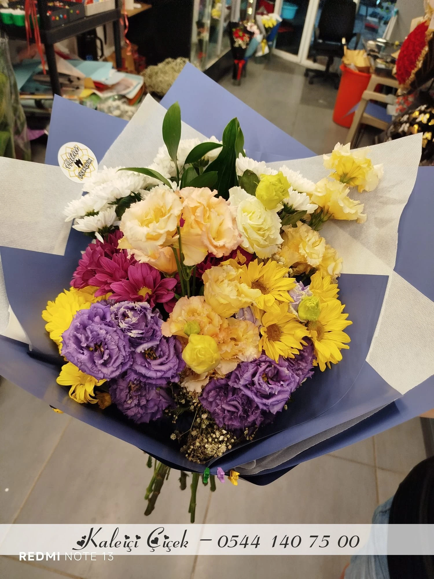 Renkli̇ Li̇syantus Ve Papatyalar