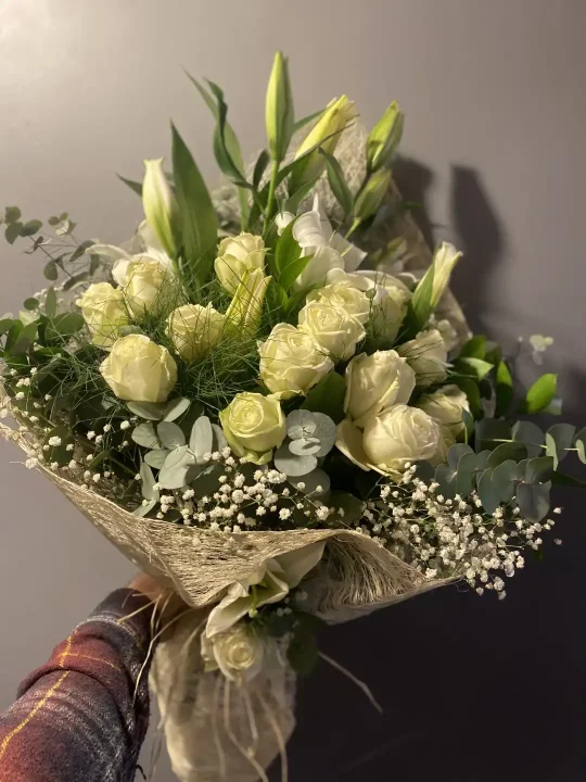 15 Beyaz Gül Ve Lilyum