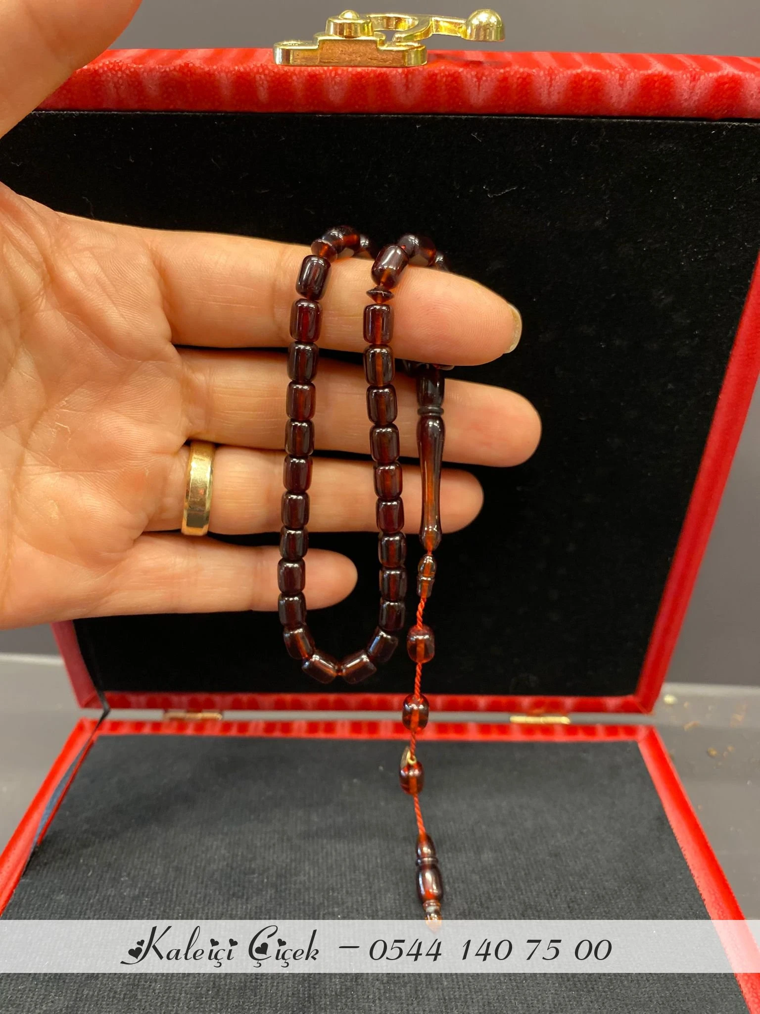 Alman Zari Ateş Kehri̇bar Kara Kullukçu Usta Kesi̇m