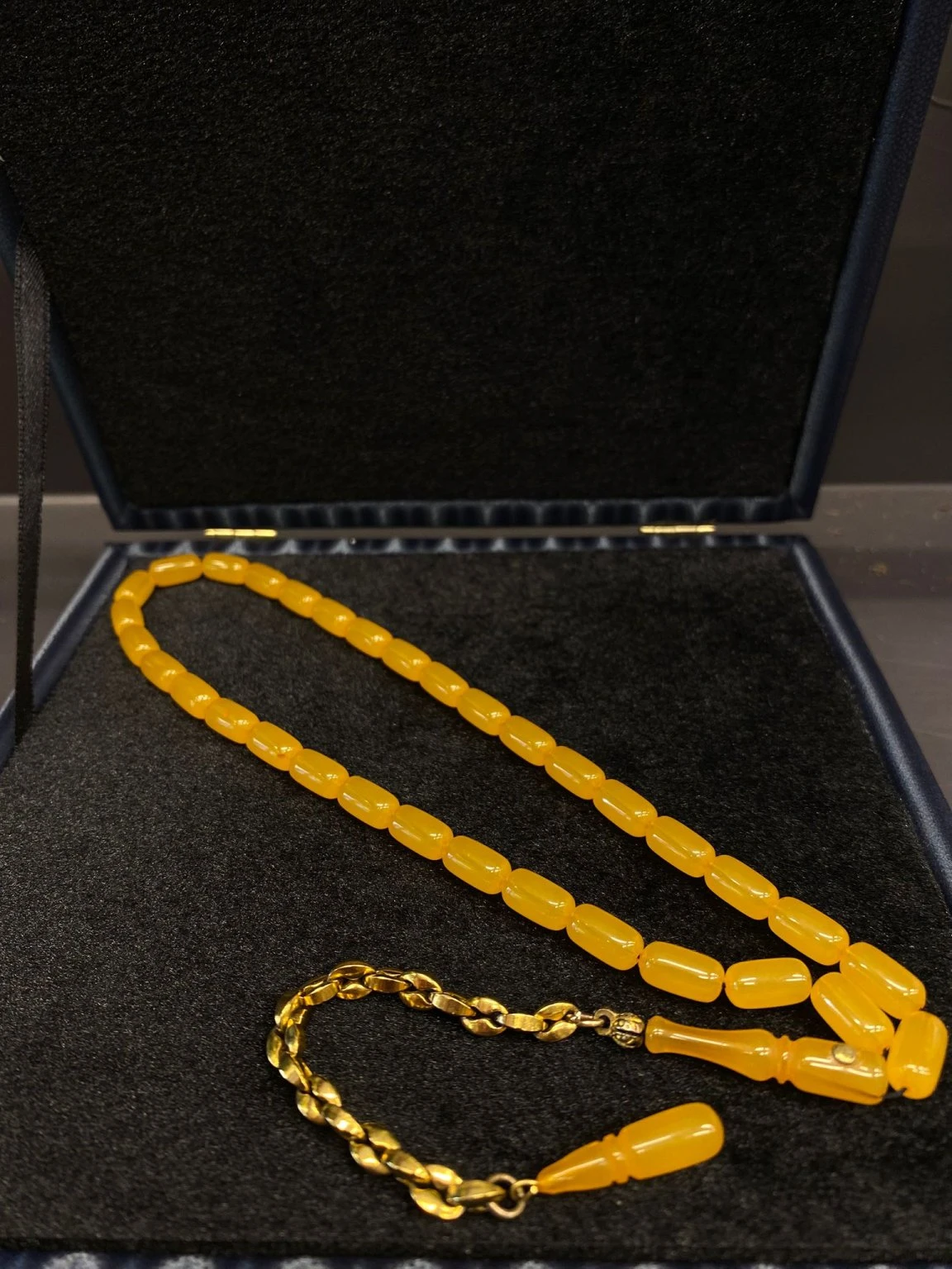 Alman Zari Sıkma Kehri̇bar Usta Kesi̇m