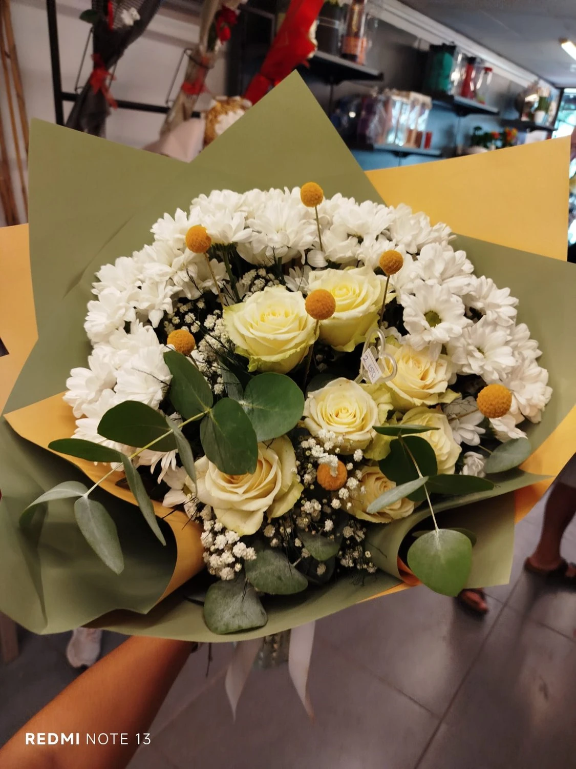 Beyaz Gül Ve Papatyalar