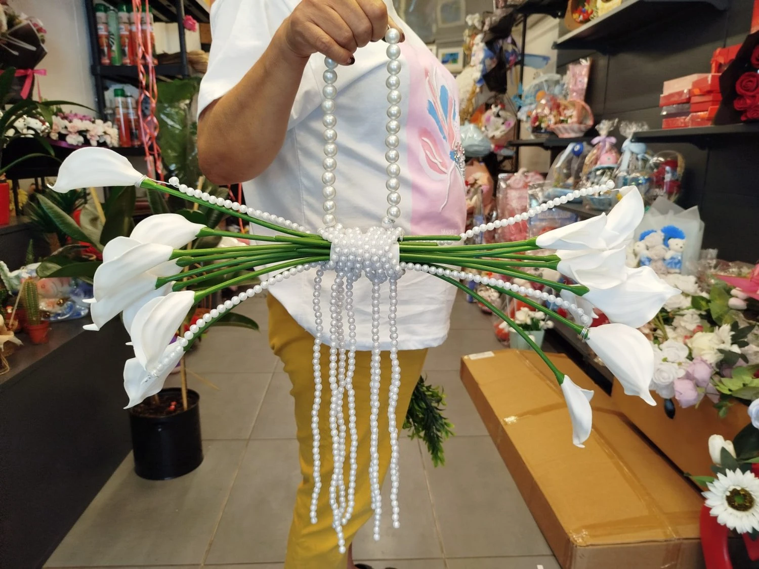 Gala Çiçekli İncili Gelin Buketi