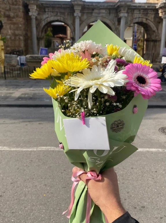 Kasimpati Gerbera Buketi̇ Renkli̇