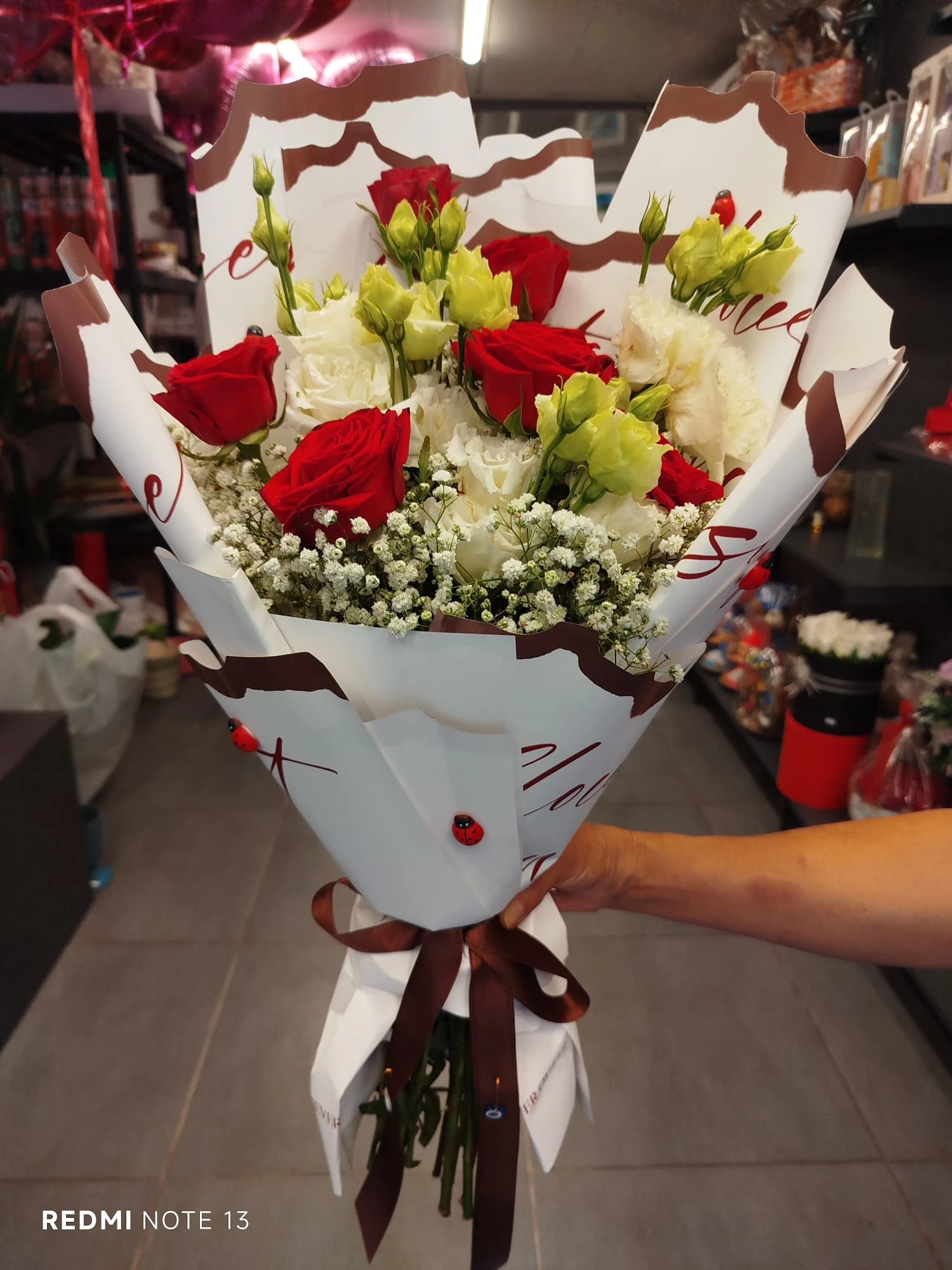 Kirmizi Gül Ve Li̇syantus Buketi̇