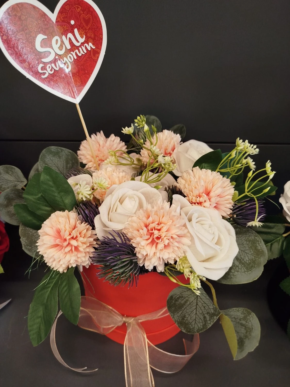 Kutuda Gül Ve Anastasyalar