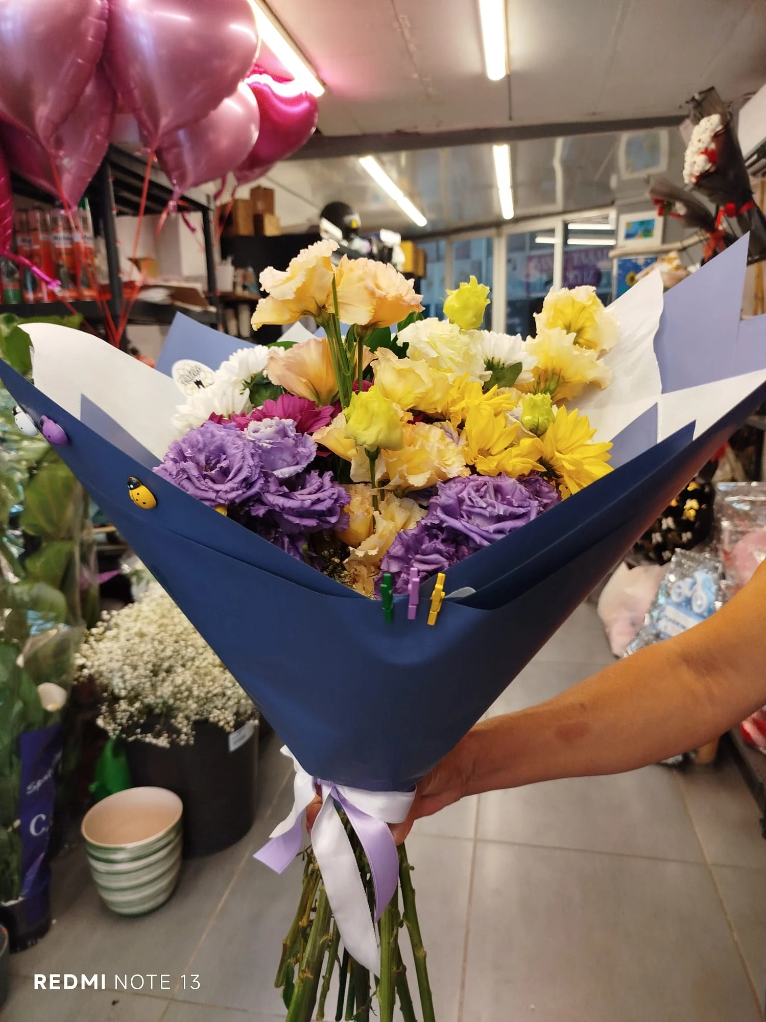 Renkli̇ Li̇syantus Ve Papatyalar