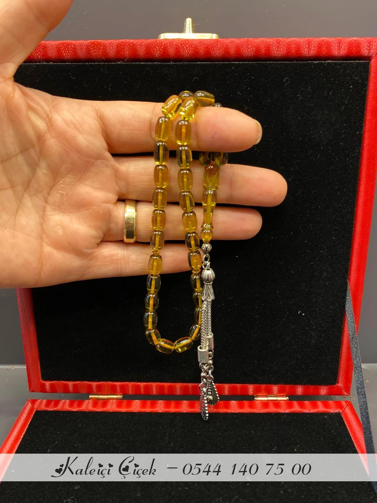 Sıkma Kehri̇bar Usta Kesi̇m Yeşi̇li̇msi̇